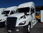 Used 2020 Freightliner Cascadia Detroit Diesel DD15 Semi Truck with Sleeper Cab for sale #898072 - photo 1