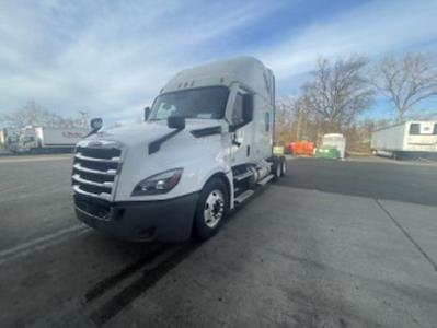 Used 2022 Freightliner Cascadia Detroit Diesel DD15 Semi Truck with Sleeper Cab for sale #569523 - photo 1