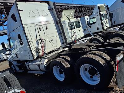 Used 2022 Freightliner Cascadia Detroit Diesel DD15 Semi Truck with Sleeper Cab for sale #569524 - photo 2