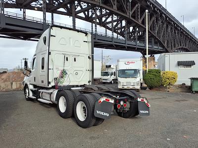 Used 2022 Freightliner Cascadia Detroit Diesel DD15 Semi Truck with Sleeper Cab for sale #569526 - photo 2