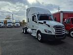 Used 2022 Freightliner Cascadia Detroit Diesel DD15 Semi Truck with Sleeper Cab for sale #569526 - photo 4