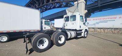 Used 2017 Freightliner Cascadia Detroit DD13 Semi Truck for sale #680670 - photo 2