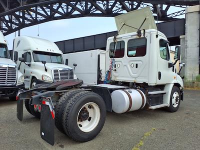 Used 2018 Freightliner Cascadia Detroit DD13 Semi Truck for sale #750977 - photo 2