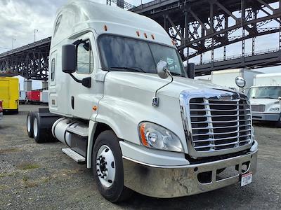 Used 2018 Freightliner Cascadia Detroit Diesel DD15 Semi Truck with Sleeper Cab for sale #786097 - photo 1