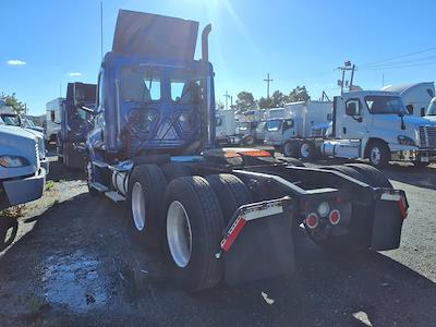 Used 2019 Freightliner Cascadia Detroit DD13 Semi Truck for sale #788598 - photo 2