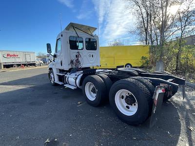 Used 2019 Freightliner Cascadia Detroit DD13 Semi Truck for sale #813617 - photo 2