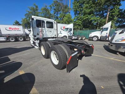 Used 2019 Freightliner Cascadia Detroit Diesel DD15 Semi Truck for sale #825316 - photo 2