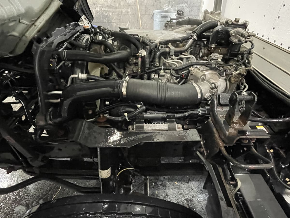 Used 2019 Isuzu NPR-XD - photo 12