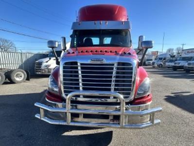 Used 2019 Freightliner Cascadia Detroit Diesel DD15 Semi Truck for sale #862565 - photo 2
