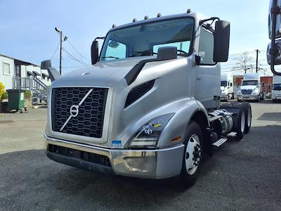 Used 2019 Volvo VNR Volvo D13 Semi Truck for sale #868579 - photo 1