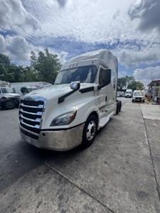 Used 2019 Freightliner Cascadia Detroit Diesel DD15 Semi Truck with Sleeper Cab for sale #873550 - photo 1