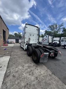 Used 2019 Freightliner Cascadia Detroit Diesel DD15 Semi Truck with Sleeper Cab for sale #873550 - photo 2