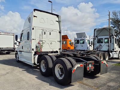 Used 2021 Freightliner Cascadia Detroit Diesel DD15 Semi Truck with Sleeper Cab for sale #266769 - photo 2
