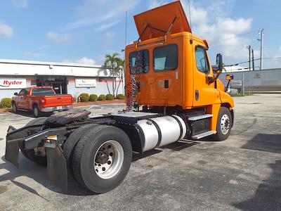 Used 2015 Freightliner Cascadia Detroit DD13 Semi Truck for sale #301833 - photo 2