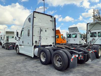 Used 2023 Freightliner Cascadia - photo 1