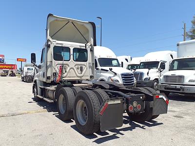 Used 2017 Freightliner Cascadia Day Cab 6x4 Semi Truck for sale #672013 - photo 2