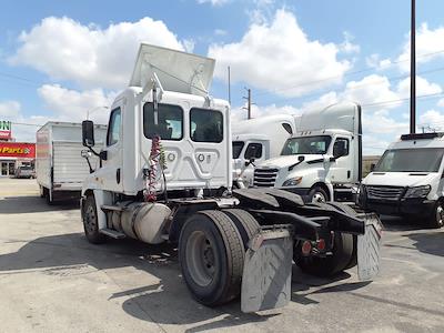 Used 2018 Freightliner Cascadia Cummins X15 Semi Truck for sale #785931 - photo 2