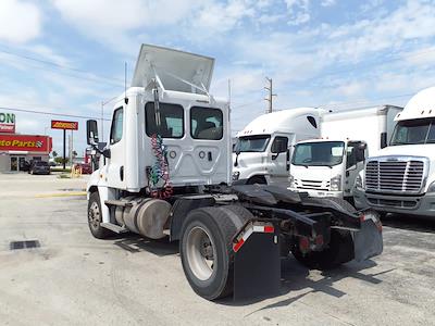 Used 2018 Freightliner Cascadia Cummins X15 Semi Truck for sale #785933 - photo 2