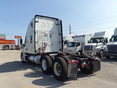 Used 2019 Freightliner Cascadia Detroit Diesel DD15 Semi Truck with Sleeper Cab for sale #804077 - photo 2