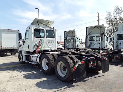 Used 2019 Freightliner Cascadia Detroit DD13 Semi Truck for sale #813418 - photo 2