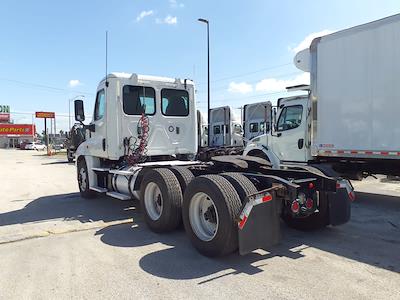 Used 2019 Freightliner Cascadia Detroit DD13 Semi Truck for sale #813804 - photo 2