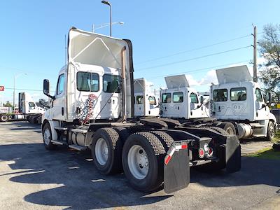 Used 2019 Freightliner Cascadia Detroit DD13 Semi Truck for sale #866765 - photo 2