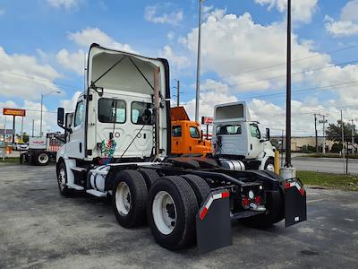 Used 2019 Freightliner Cascadia Detroit DD13 Semi Truck for sale #866766 - photo 2