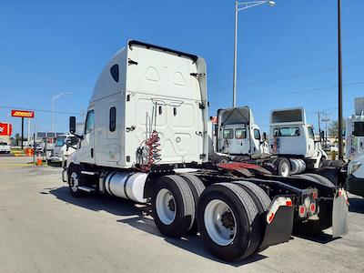 Used 2020 Freightliner Cascadia Detroit Diesel DD15 Semi Truck with Sleeper Cab for sale #878801 - photo 2