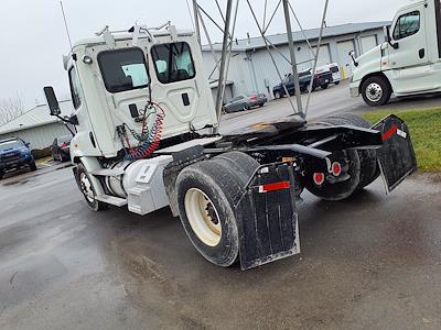 Used 2015 Freightliner Cascadia Detroit DD13 Semi Truck for sale #301992 - photo 2