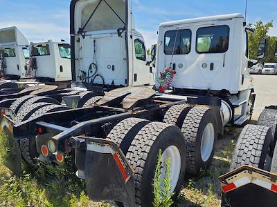 Used 2018 Freightliner Cascadia Detroit DD13 Semi Truck for sale #342674 - photo 2
