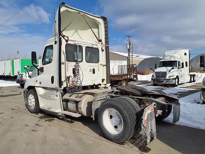 Used 2016 Freightliner Cascadia Cummins ISX Semi Truck for sale #653748 - photo 2
