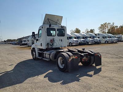 Used 2018 Freightliner Cascadia Detroit DD13 Semi Truck for sale #765921 - photo 2