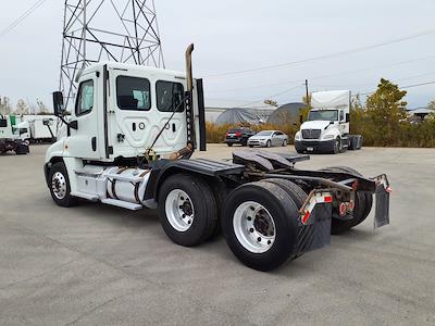 Used 2018 Freightliner Cascadia Cummins X15 Semi Truck for sale #786332 - photo 2