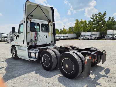 Used 2019 Freightliner Cascadia Detroit Diesel DD15 Semi Truck for sale #809861 - photo 2