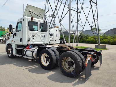 Used 2019 Freightliner Cascadia Detroit DD13 Semi Truck for sale #836538 - photo 2