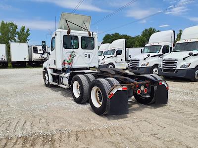 Used 2019 Freightliner Cascadia Detroit DD13 Semi Truck for sale #866454 - photo 2