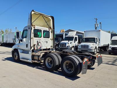 Used 2019 Freightliner Cascadia Cummins X15 Semi Truck for sale #867546 - photo 2
