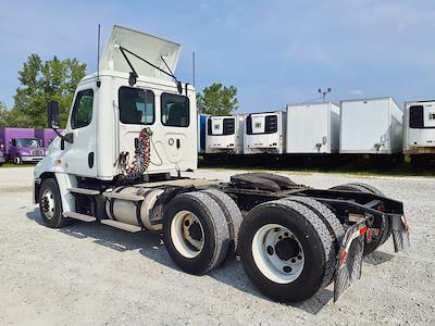 Used 2019 Freightliner Cascadia Detroit Diesel DD15 Semi Truck for sale #869327 - photo 2