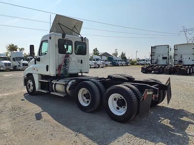 Used 2019 Freightliner Cascadia Detroit Diesel DD15 Semi Truck for sale #869328 - photo 2