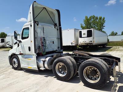 Used 2019 Freightliner Cascadia Detroit Diesel DD15 Semi Truck for sale #869554 - photo 2