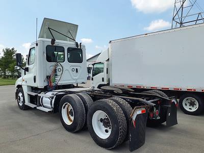 Used 2020 Freightliner Cascadia Detroit DD13 Semi Truck for sale #877207 - photo 2
