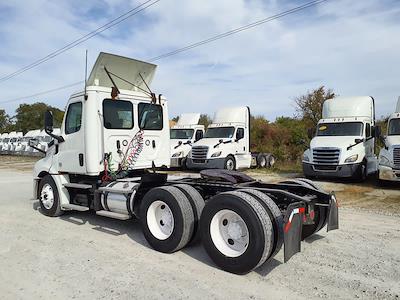 Used 2019 Freightliner Cascadia Detroit DD13 Semi Truck for sale #878273 - photo 2