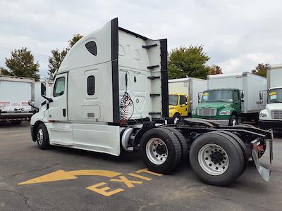 Used 2020 Freightliner Cascadia Detroit Diesel DD15 Semi Truck with Sleeper Cab for sale #279238 - photo 2