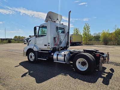 Used 2016 Volvo VNL 4x2 Semi Truck for sale #398940 - photo 2