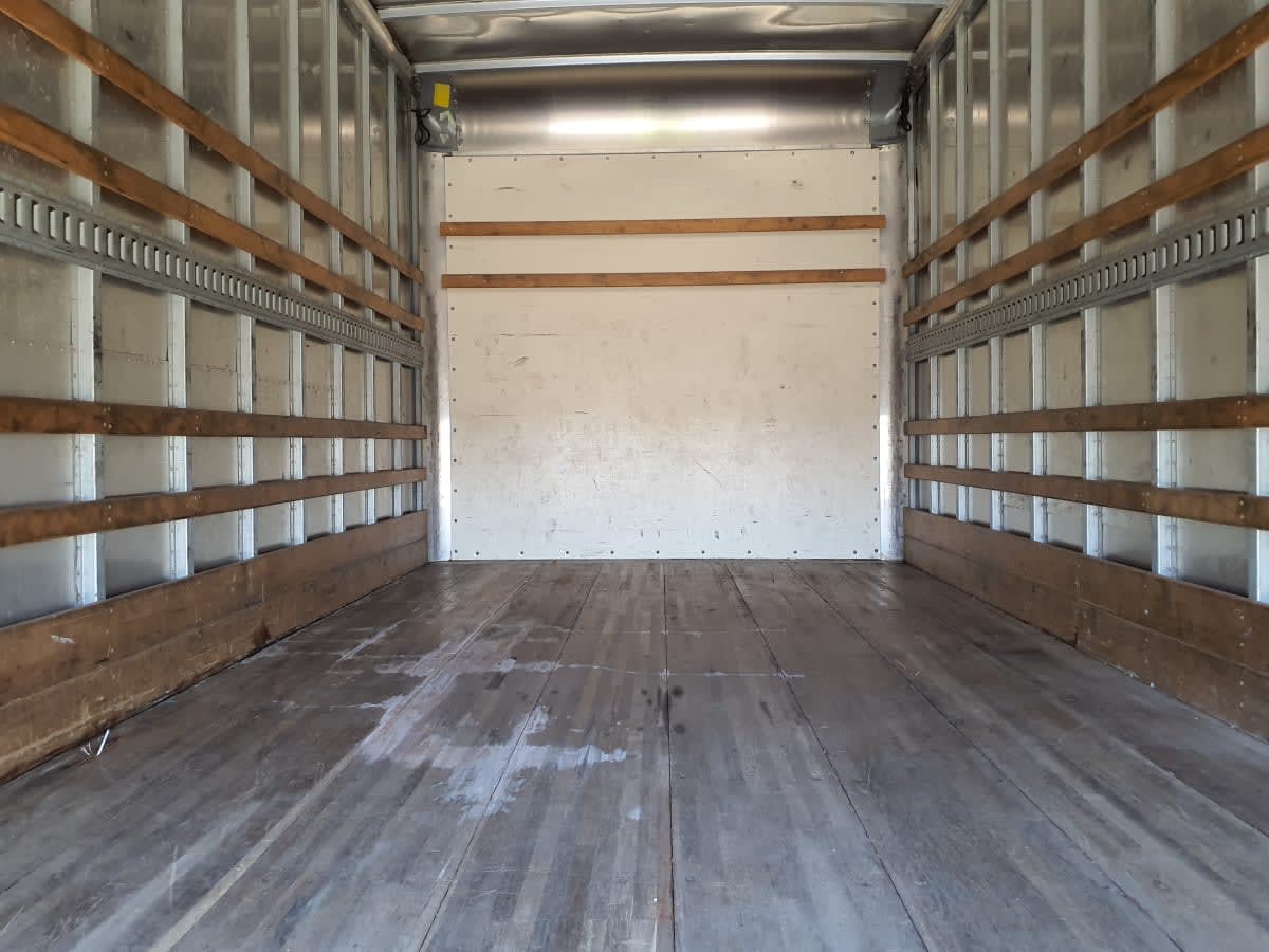 Used 2018 Isuzu NPR-HD - photo 10