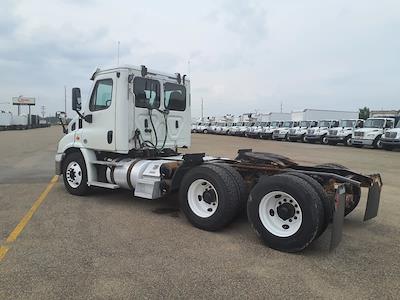 Used 2018 Freightliner Cascadia Detroit DD13 Semi Truck for sale #777832 - photo 2