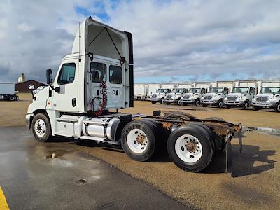 Used 2019 Freightliner Cascadia Detroit DD13 Semi Truck for sale #804220 - photo 2