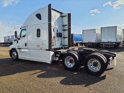 Used 2019 Freightliner Cascadia Detroit Diesel DD15 Semi Truck with Sleeper Cab for sale #871211 - photo 2