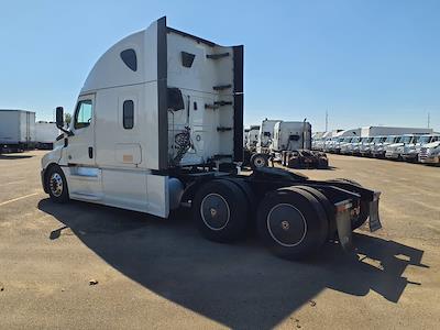 Used 2020 Freightliner Cascadia Detroit Diesel DD15 Semi Truck with Sleeper Cab for sale #874405 - photo 2