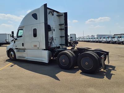 Used 2020 Freightliner Cascadia Detroit Diesel DD15 Semi Truck with Sleeper Cab for sale #875452 - photo 2